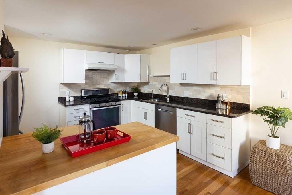 17 Townly Road, Unit 17 Watertown, MA 02472 - Photo 3 of 10 Gallery Image 3