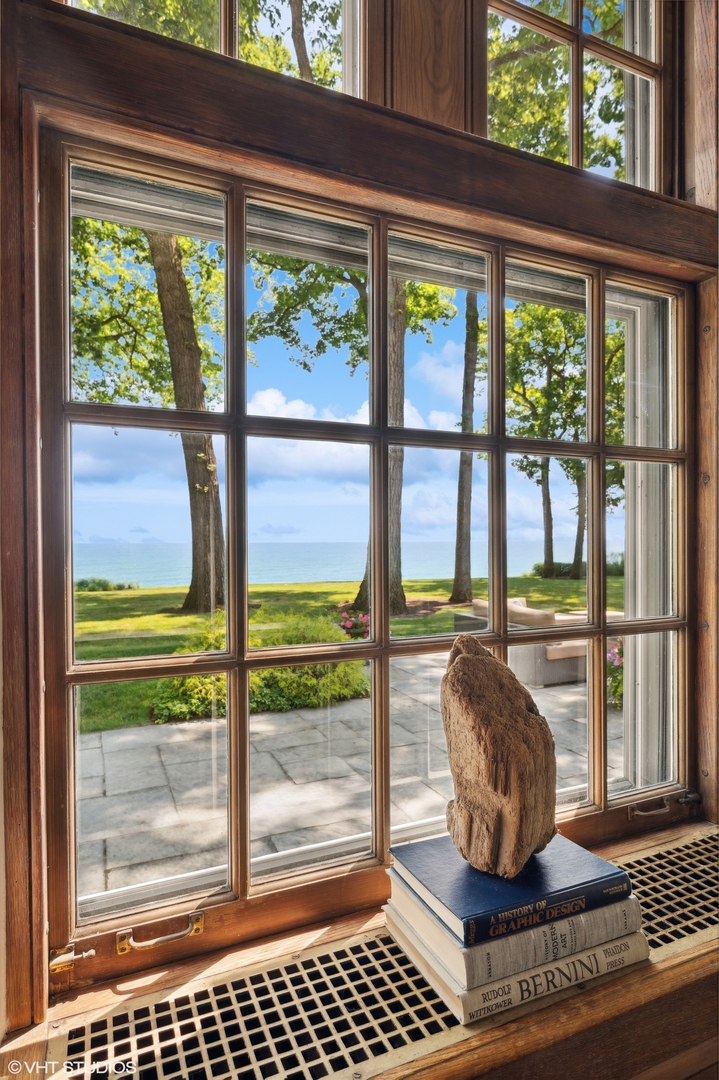 1421 Lake Road Lake Forest, IL 60045 - Photo 17 of 110