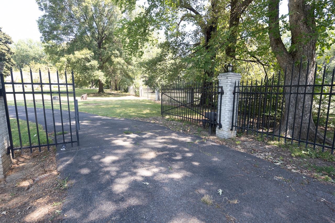 1374 Farrow Road Memphis, TN 38116 - Photo 4 of 34 View of gate