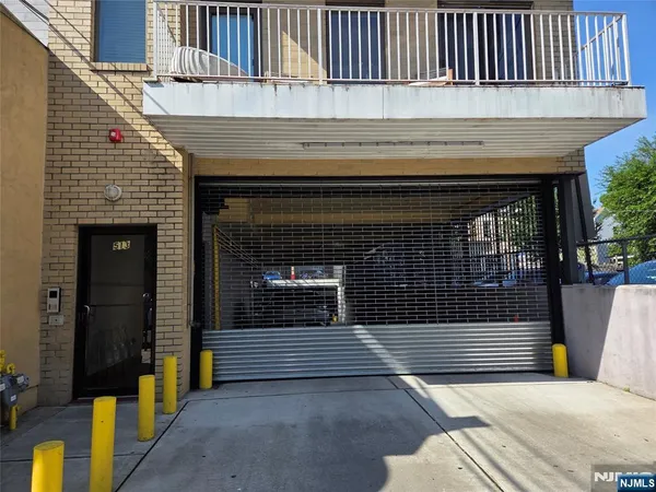 $2,200 | 513 25th Street, Union City, NJ 07087