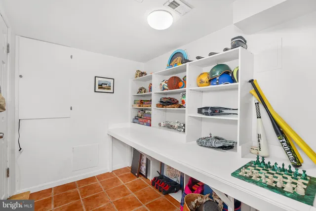 a very nice looking room with many windows