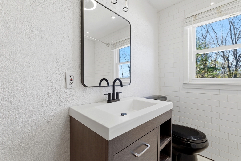 11 Cannon Rock Road Lynn, MA 01904 - Photo 14 of 29