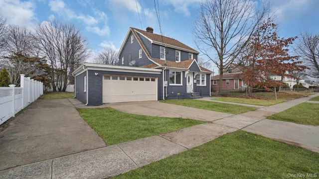 $849,995 | 39 Acacia Avenue, Hempstead, NY 11550