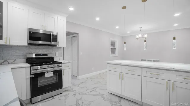 $849,995 | 39 Acacia Avenue, Hempstead, NY 11550