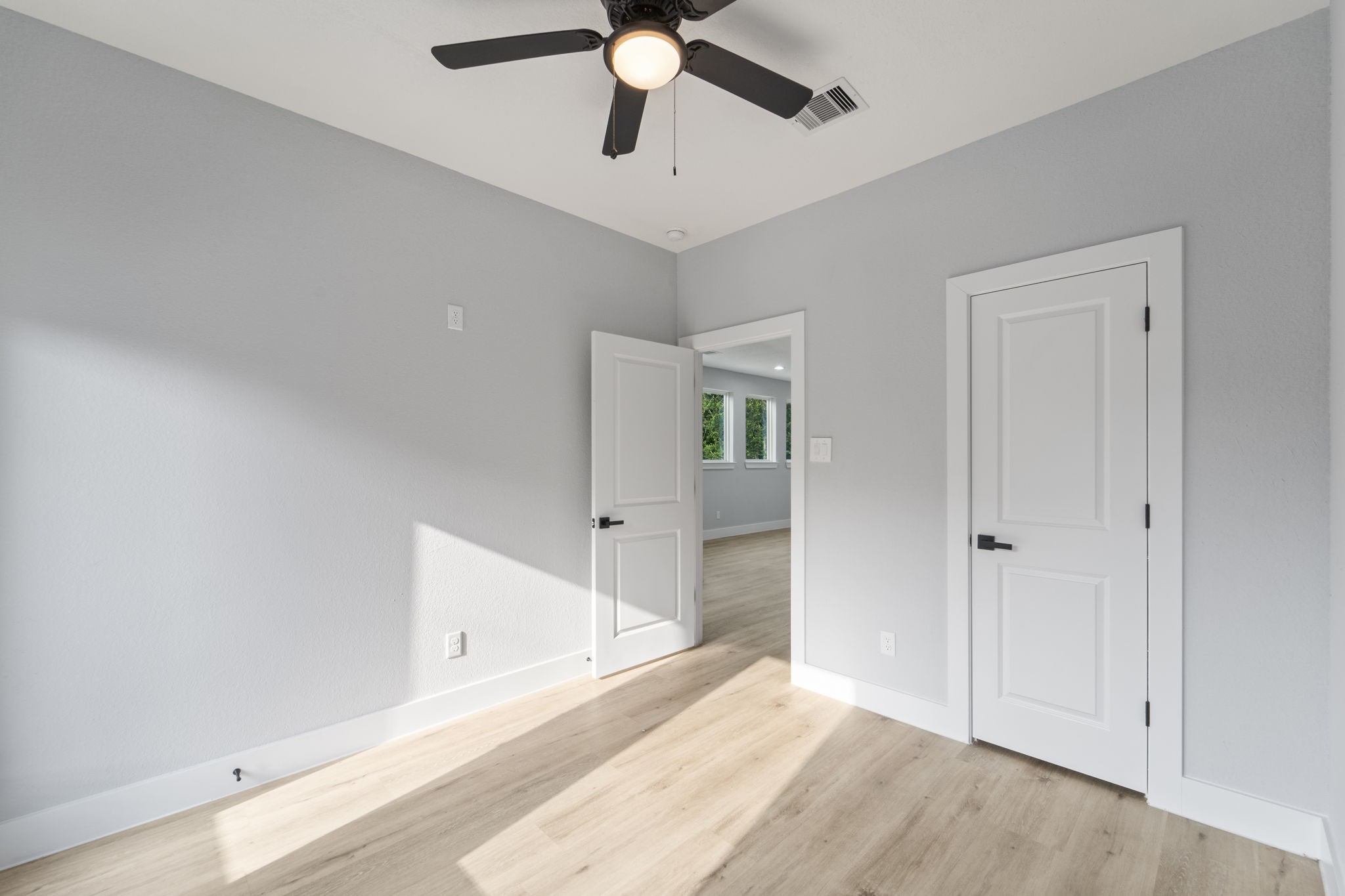 6631 Foster Street Houston, TX 77021 - Photo 16 of 31 a view of an empty room