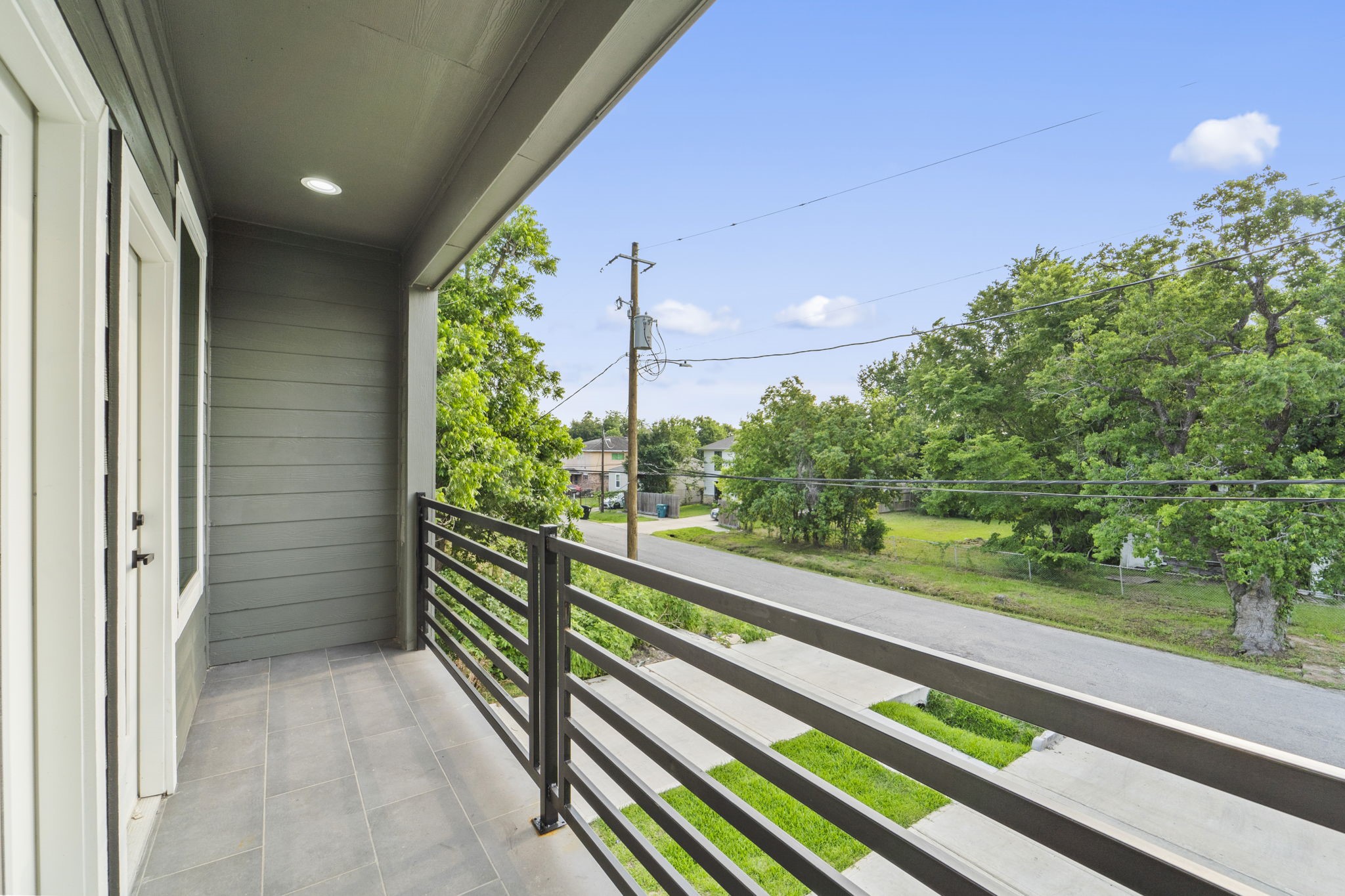 6631 Foster Street Houston, TX 77021 - Photo 19 of 31 a view of a balcony with an outdoor space