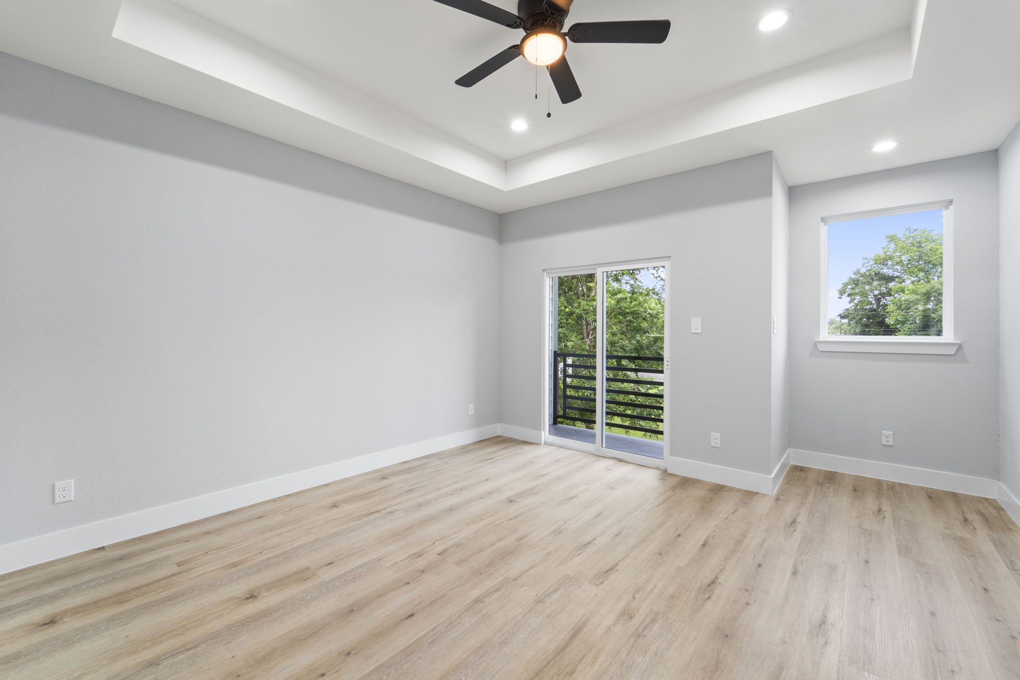 6631 Foster Street Houston, TX 77021 - Photo 26 of 31 an empty room with wooden floor chandelier fan and windows