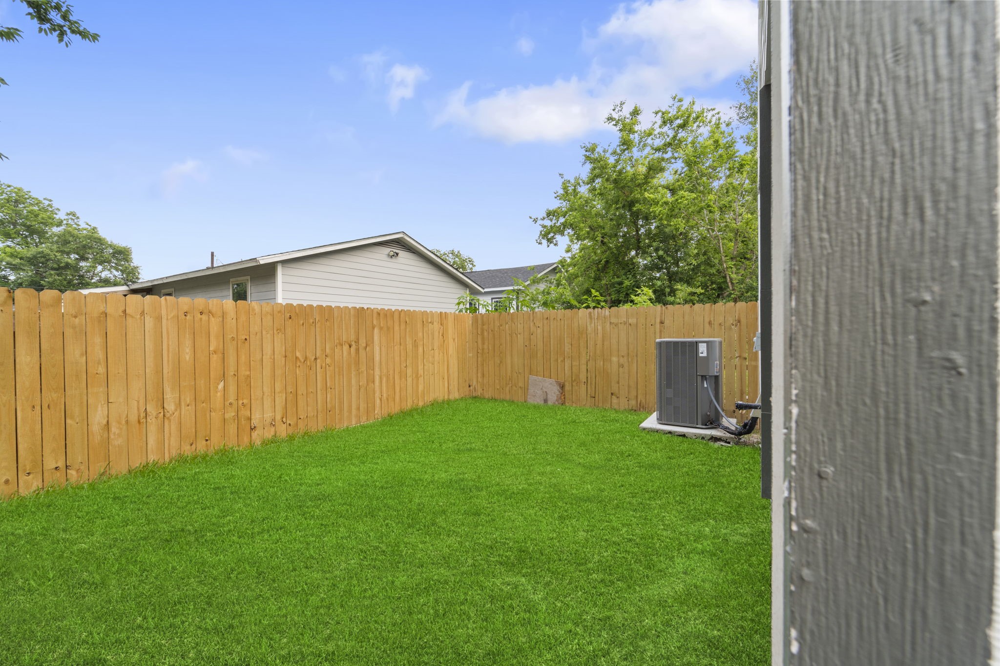6631 Foster Street Houston, TX 77021 - Photo 29 of 31 a view of a backyard with a small cabin