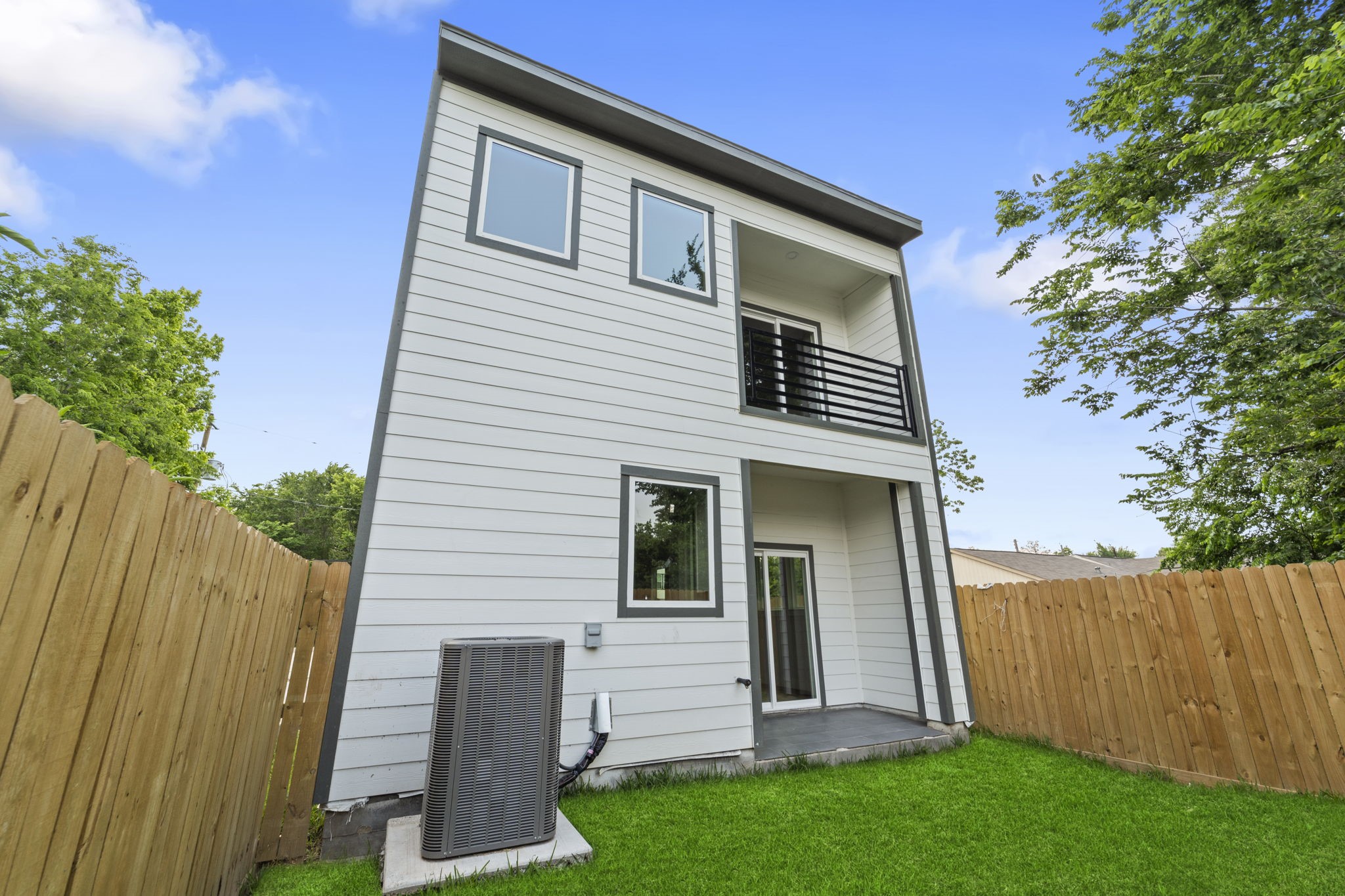 6631 Foster Street Houston, TX 77021 - Photo 30 of 31 a view of a house with a yard