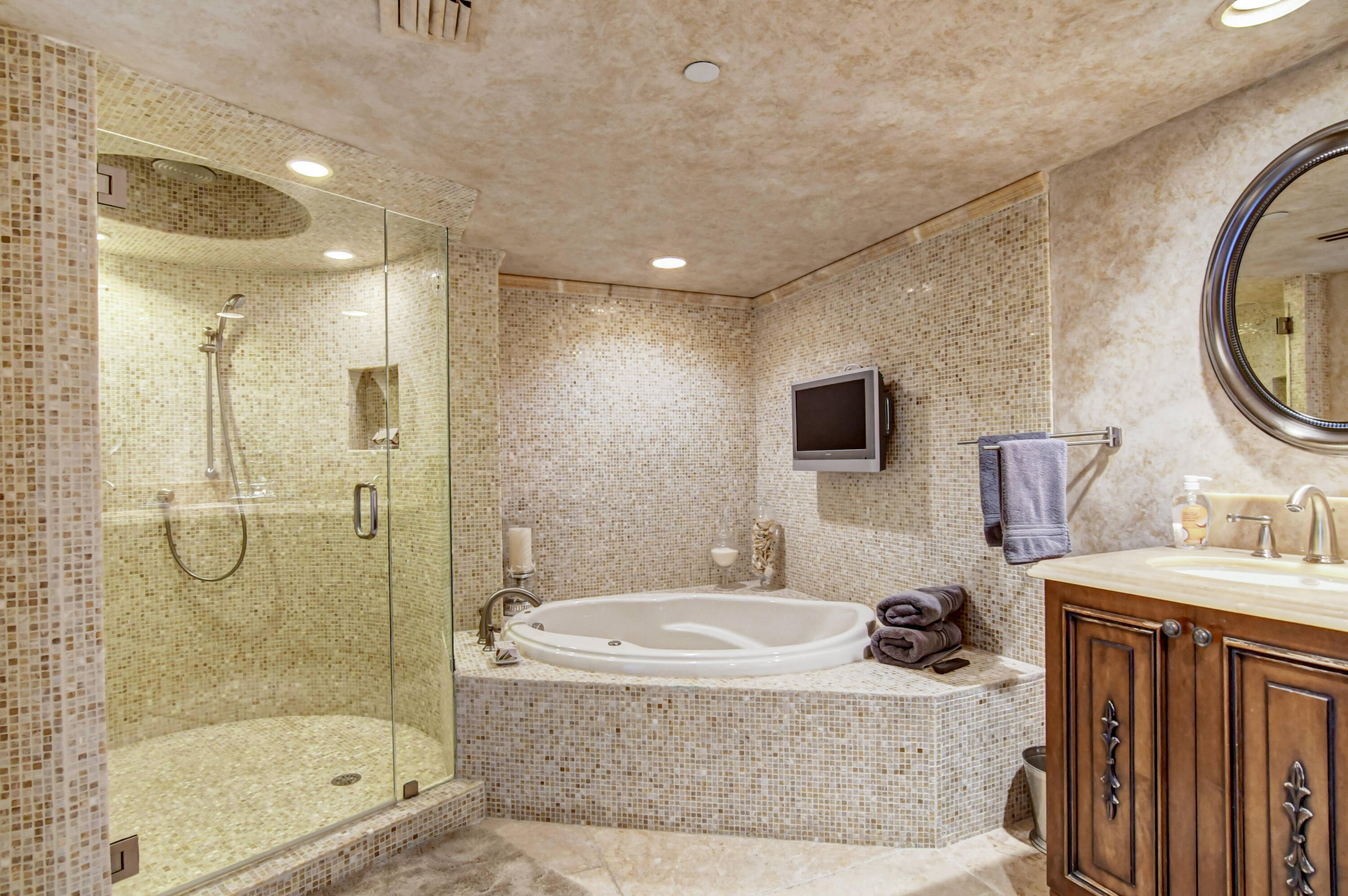 250 South Ocean Boulevard, Unit 16C Boca Raton, FL 33432 - Photo 26 of 85 Main Bathroom