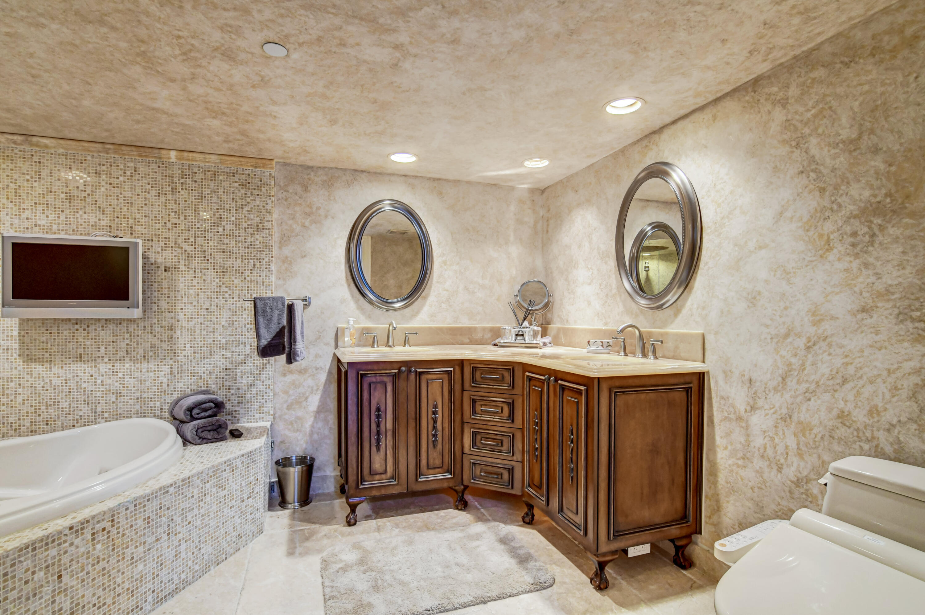 250 South Ocean Boulevard, Unit 16C Boca Raton, FL 33432 - Photo 27 of 85 Dual Sinks