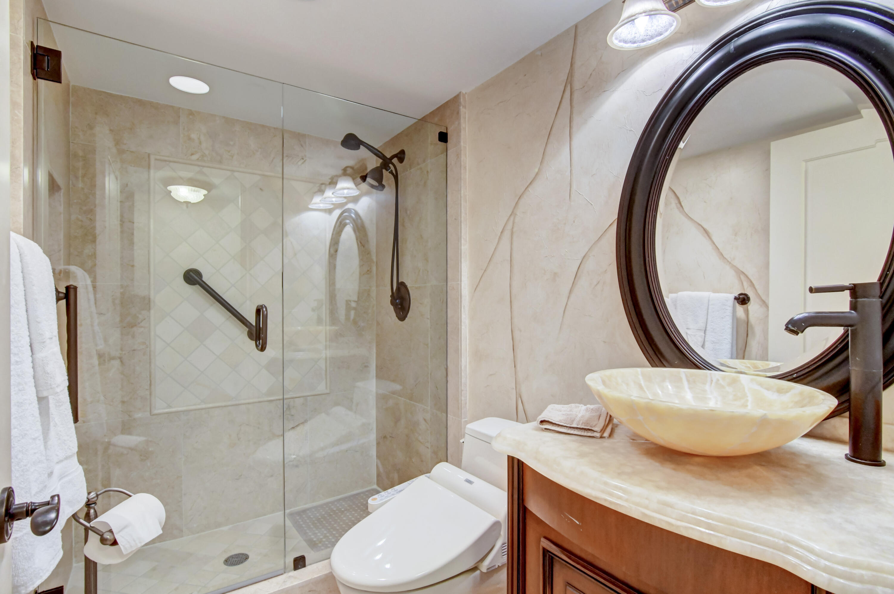 250 South Ocean Boulevard, Unit 16C Boca Raton, FL 33432 - Photo 37 of 85 Guest Bathroom