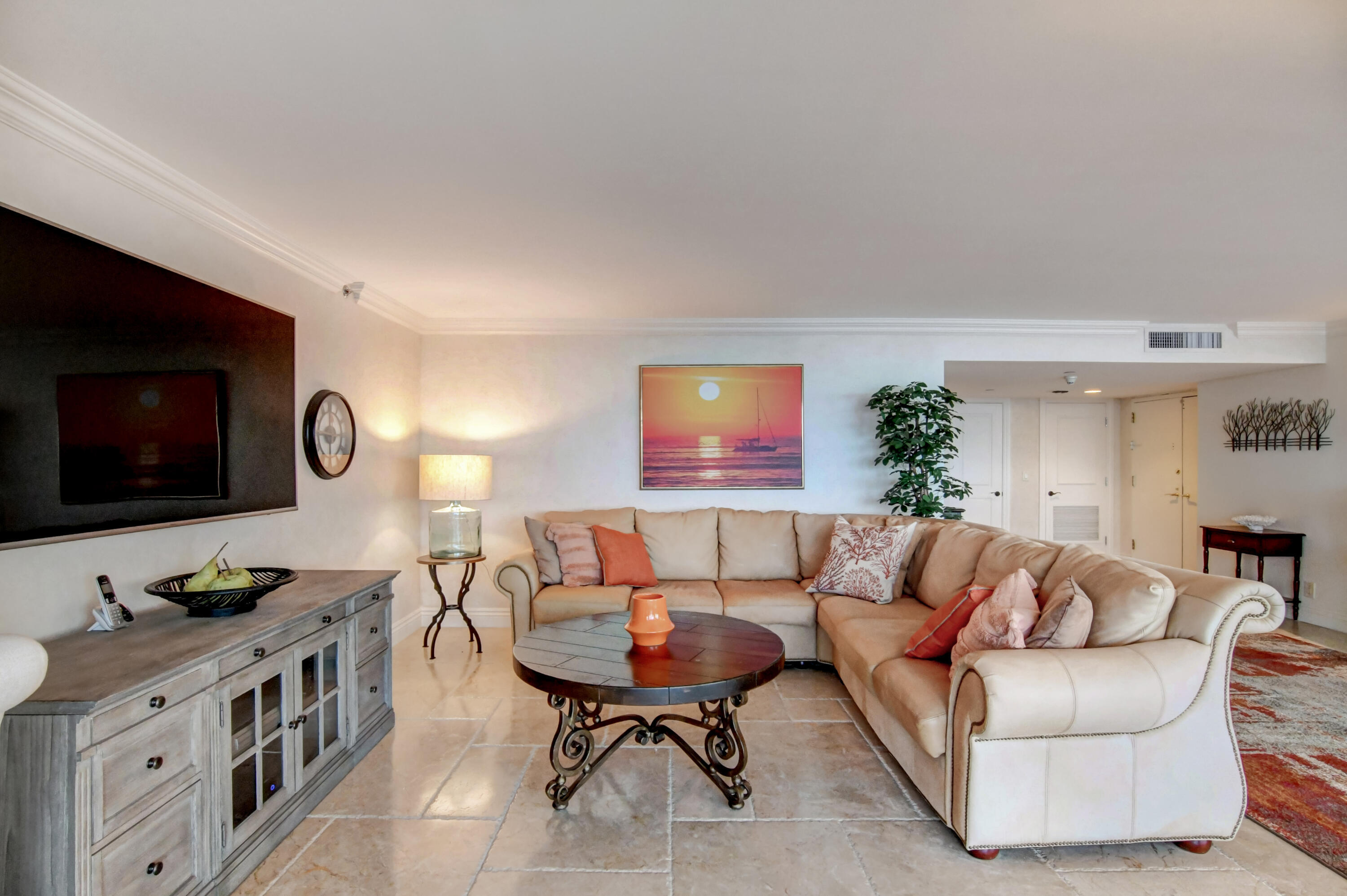 250 South Ocean Boulevard, Unit 16C Boca Raton, FL 33432 - Photo 9 of 85 Leather Sofas
