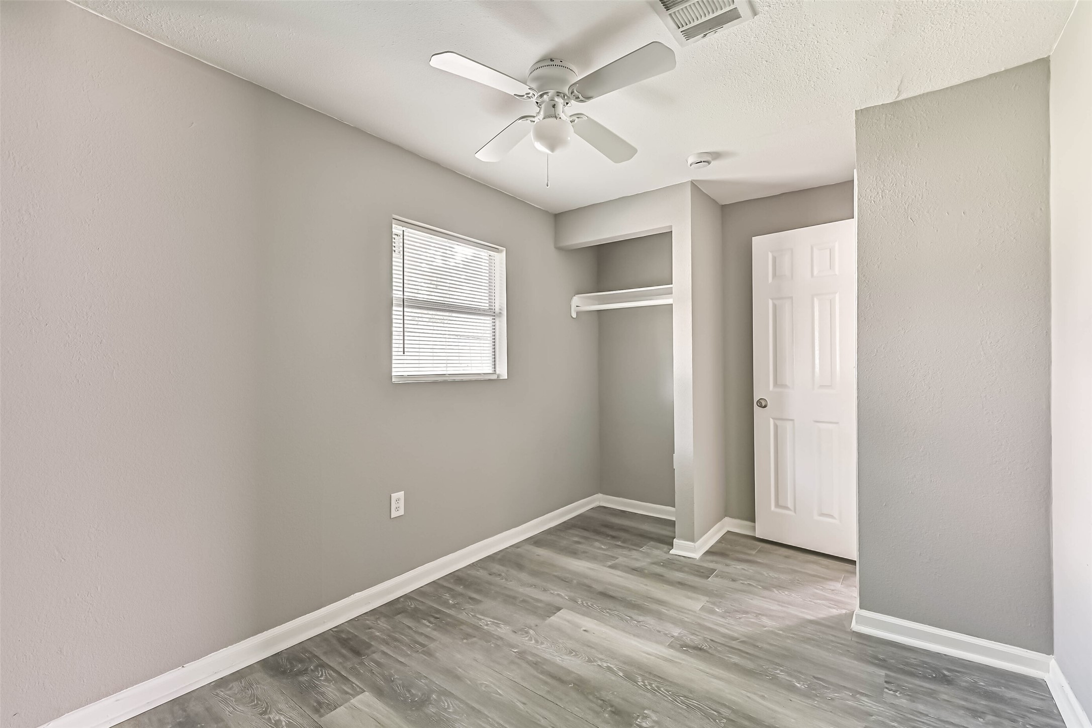 9839 Racine Street, Unit 1/2 Houston, TX 77029 - Photo 24 of 26 an empty room with windows and ceiling fan