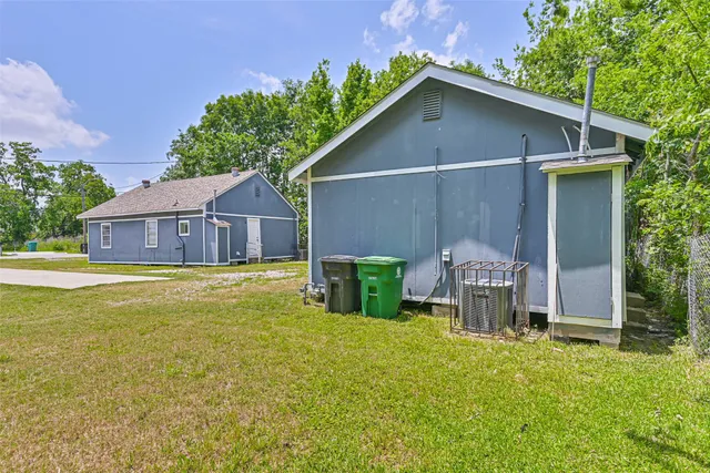 a house view with a outdoor space