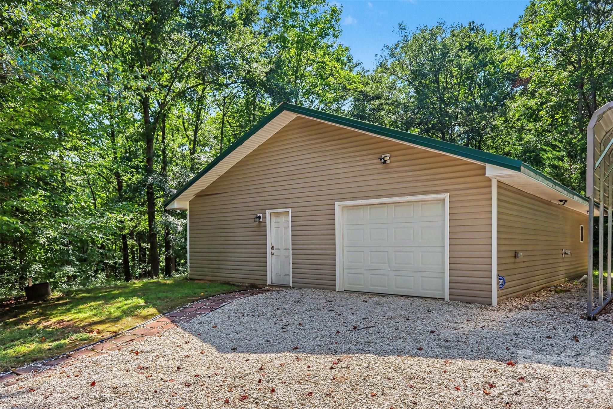 433 Foster Lake Road Blacksburg, SC 29702 - Photo 34 of 38 Gallery Image 34