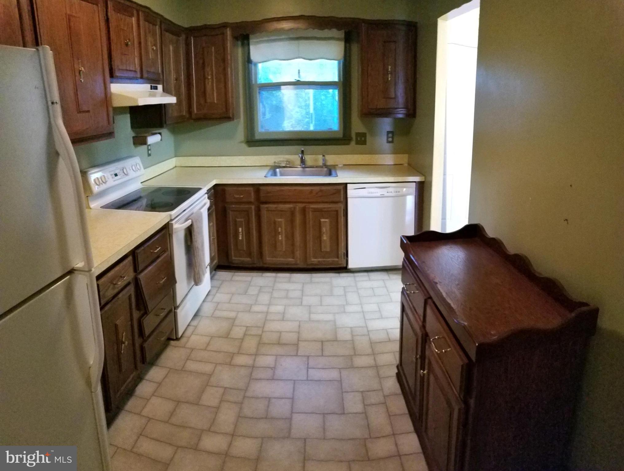11705 Emack Road Beltsville, MD 20705 - Photo 4 of 23 Kitchen