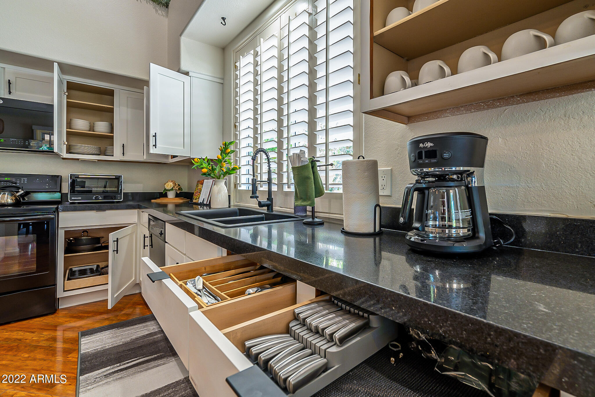 16407 North 50th Street Scottsdale, AZ 85254 - Photo 28 of 63 Coffee Station