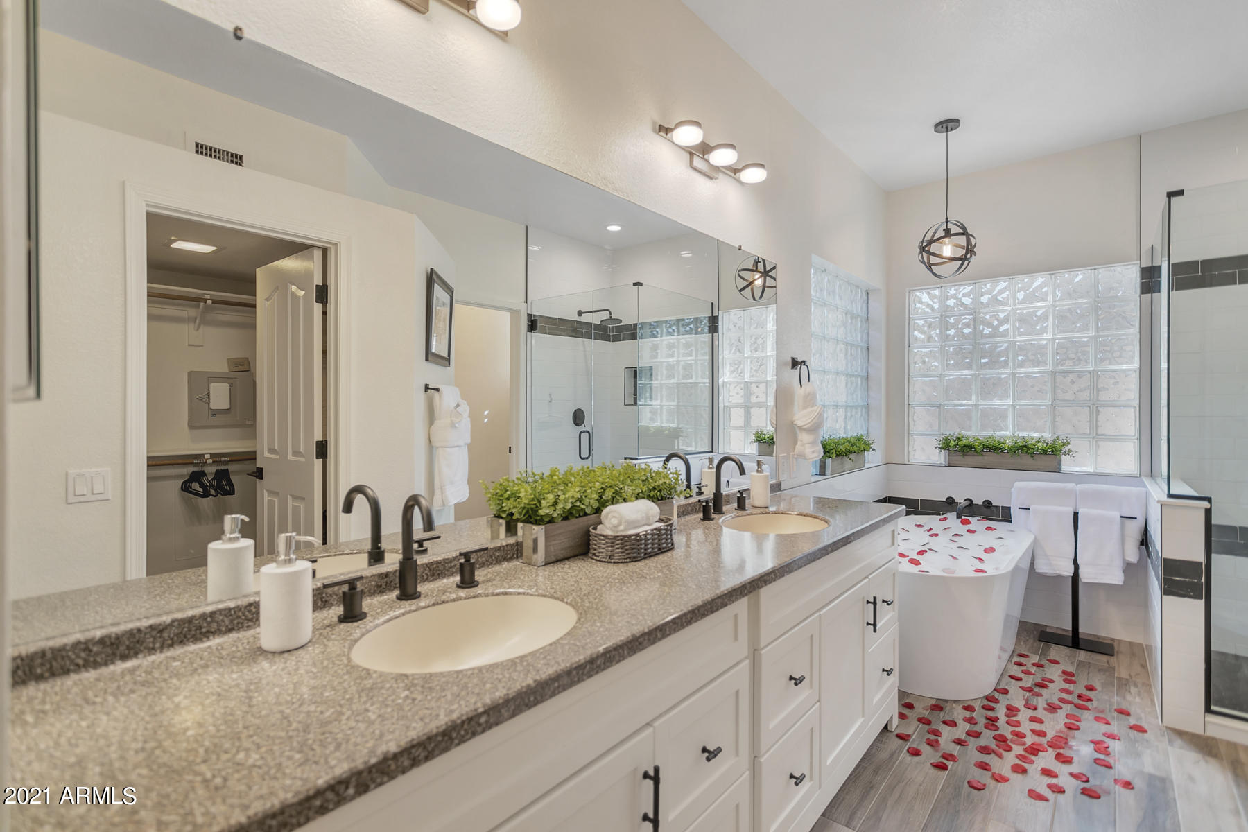 16407 North 50th Street Scottsdale, AZ 85254 - Photo 42 of 63 Primary En-Suite Bathroom