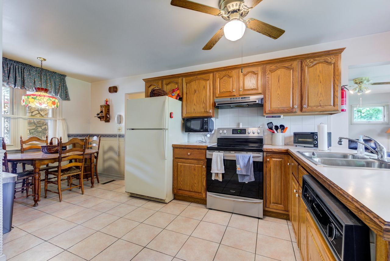 122 Wilma Place Park Ridge, IL 60068 - Photo 11 of 20 a kitchen with a sink cabinets and stainless steel appliances
