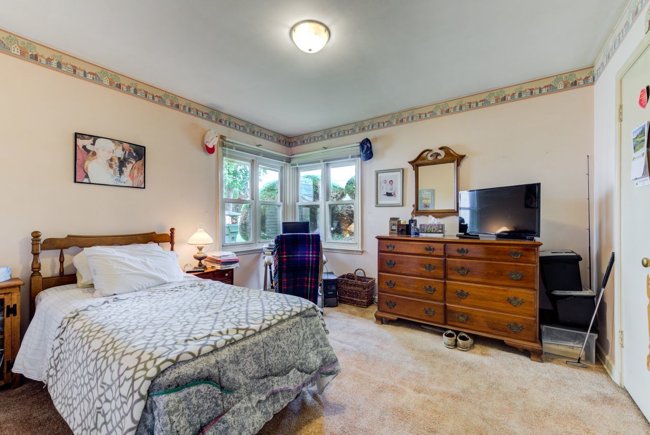 122 Wilma Place Park Ridge, IL 60068 - Photo 13 of 20 a bed room with a bed and a television