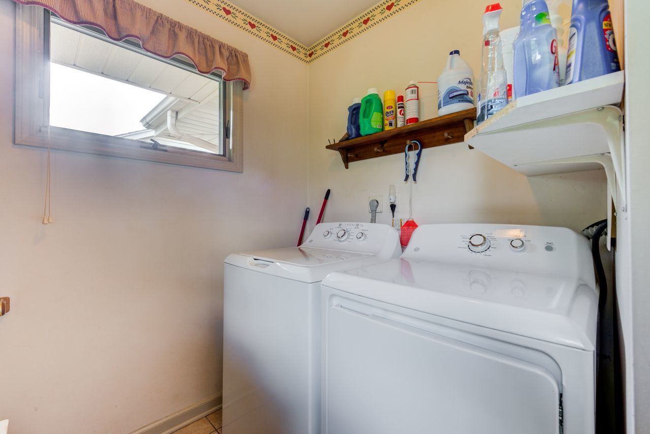 122 Wilma Place Park Ridge, IL 60068 - Photo 16 of 20 a utility room with dryer and washer