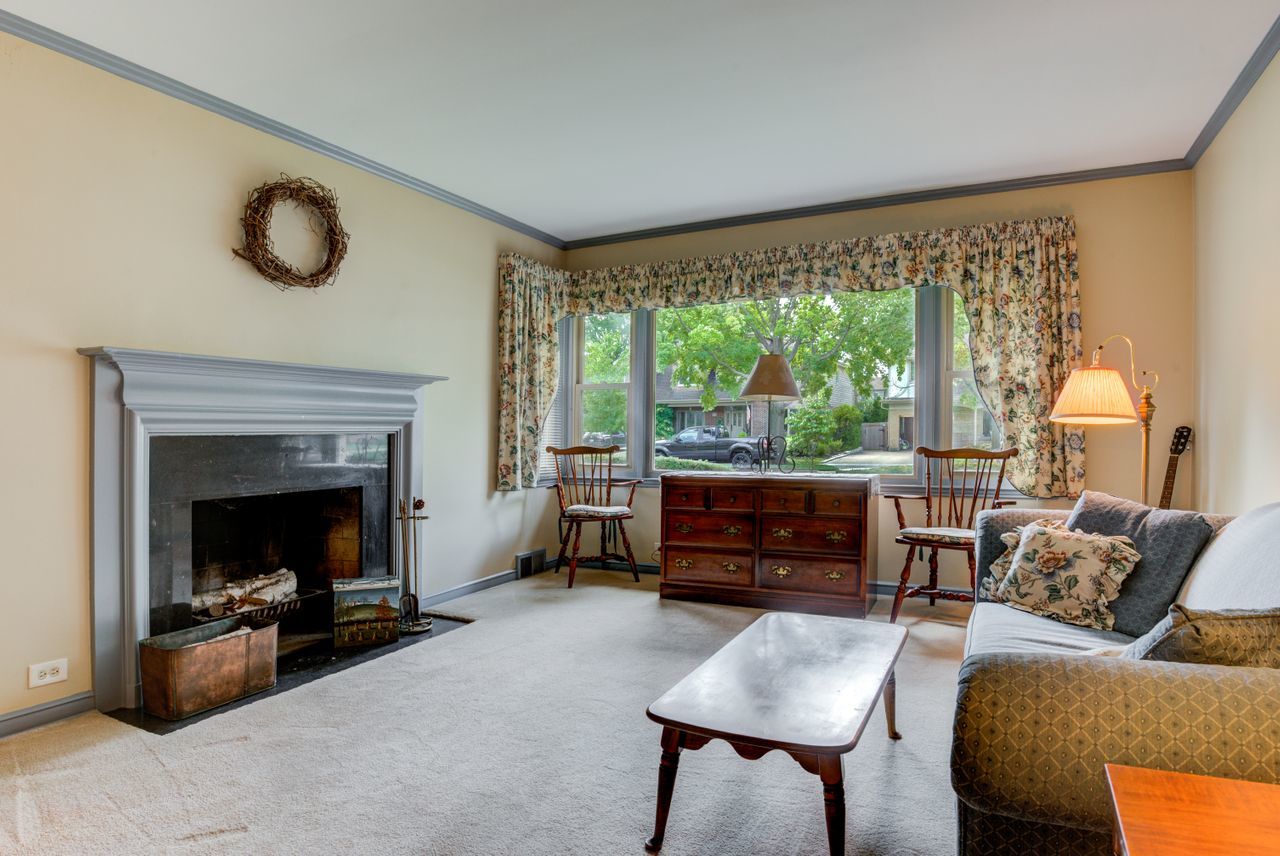 122 Wilma Place Park Ridge, IL 60068 - Photo 5 of 20 a living room with furniture and a fireplace