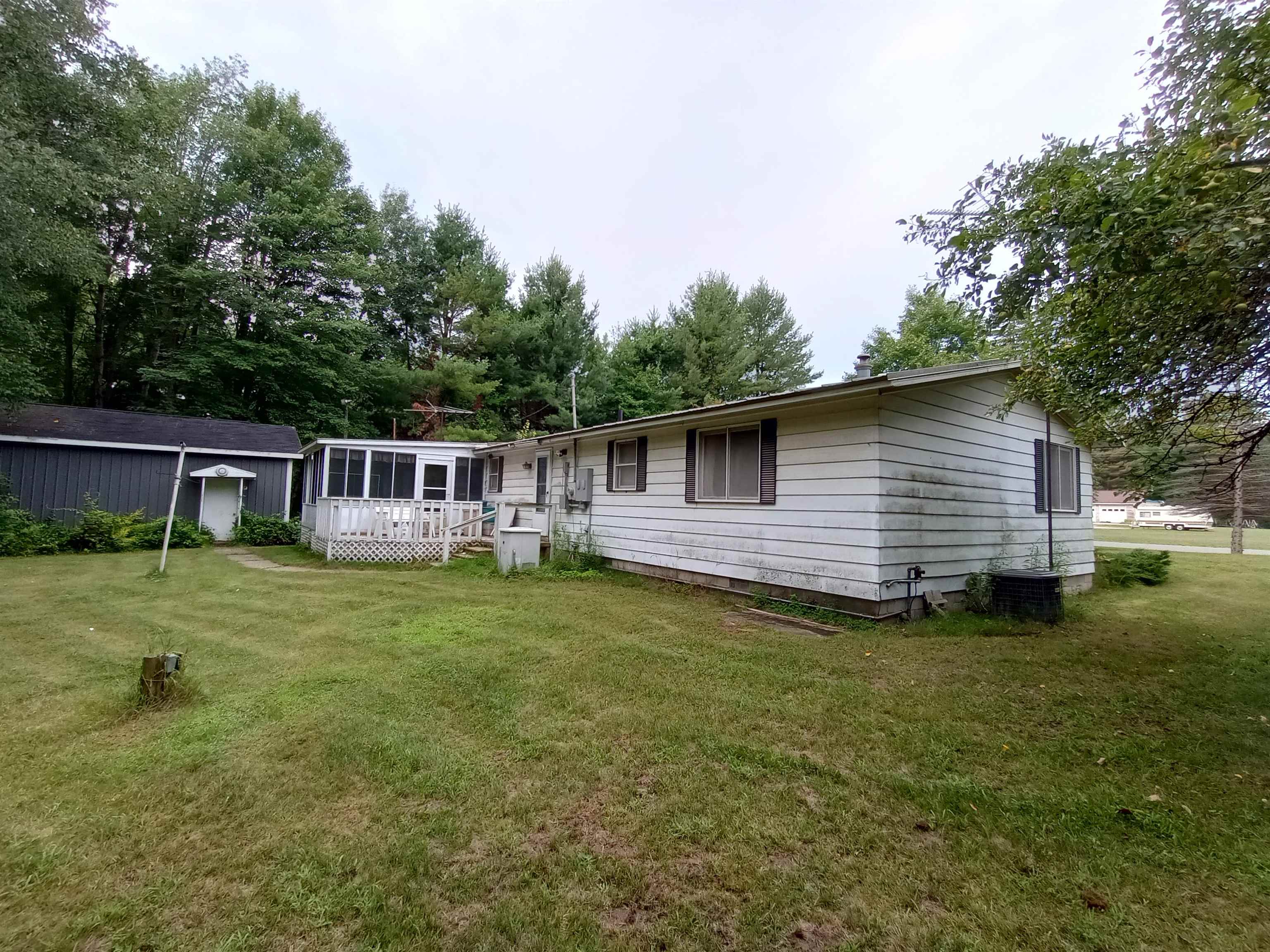 716 North Hockaday Road Gladwin, MI 48624 - Photo 3 of 14