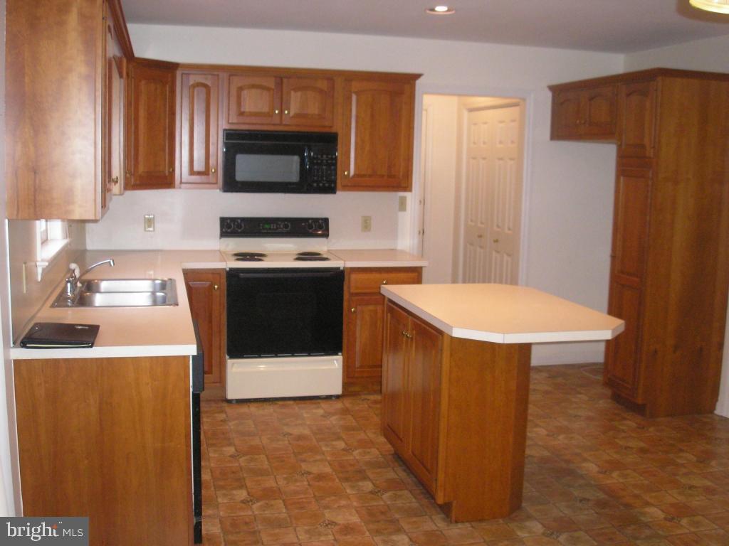 11 Sunset Lane Lititz, PA 17543 - Photo 8 of 22