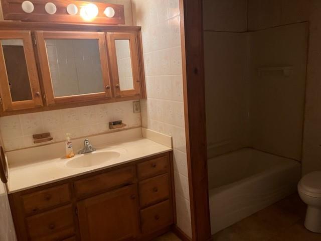 300 A E 3rd Street Iredell, TX 76649 - Photo 6 of 11 a bathroom with a sink and a mirror