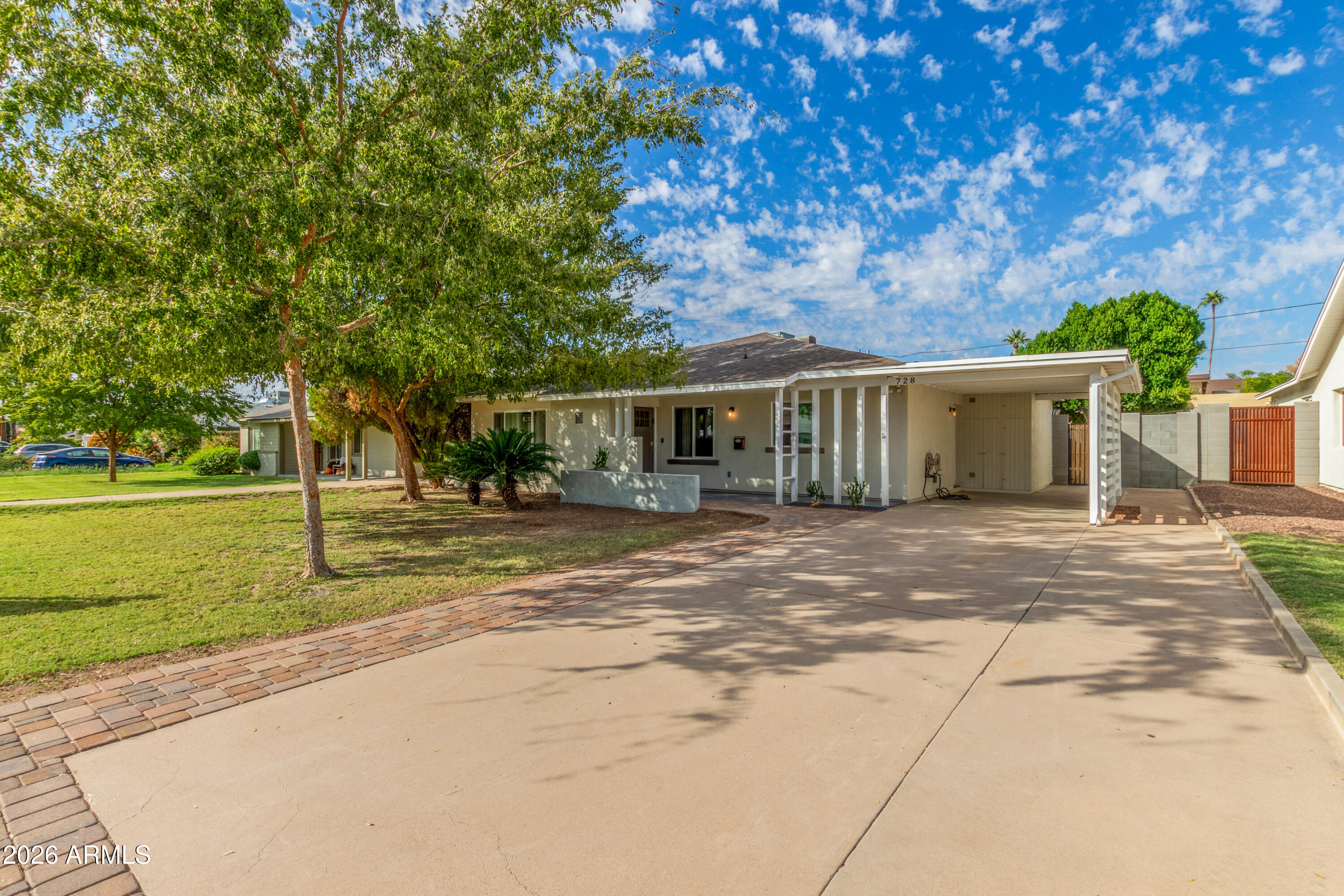 728 East State Avenue Phoenix, AZ 85020 - Photo 3 of 29 Front