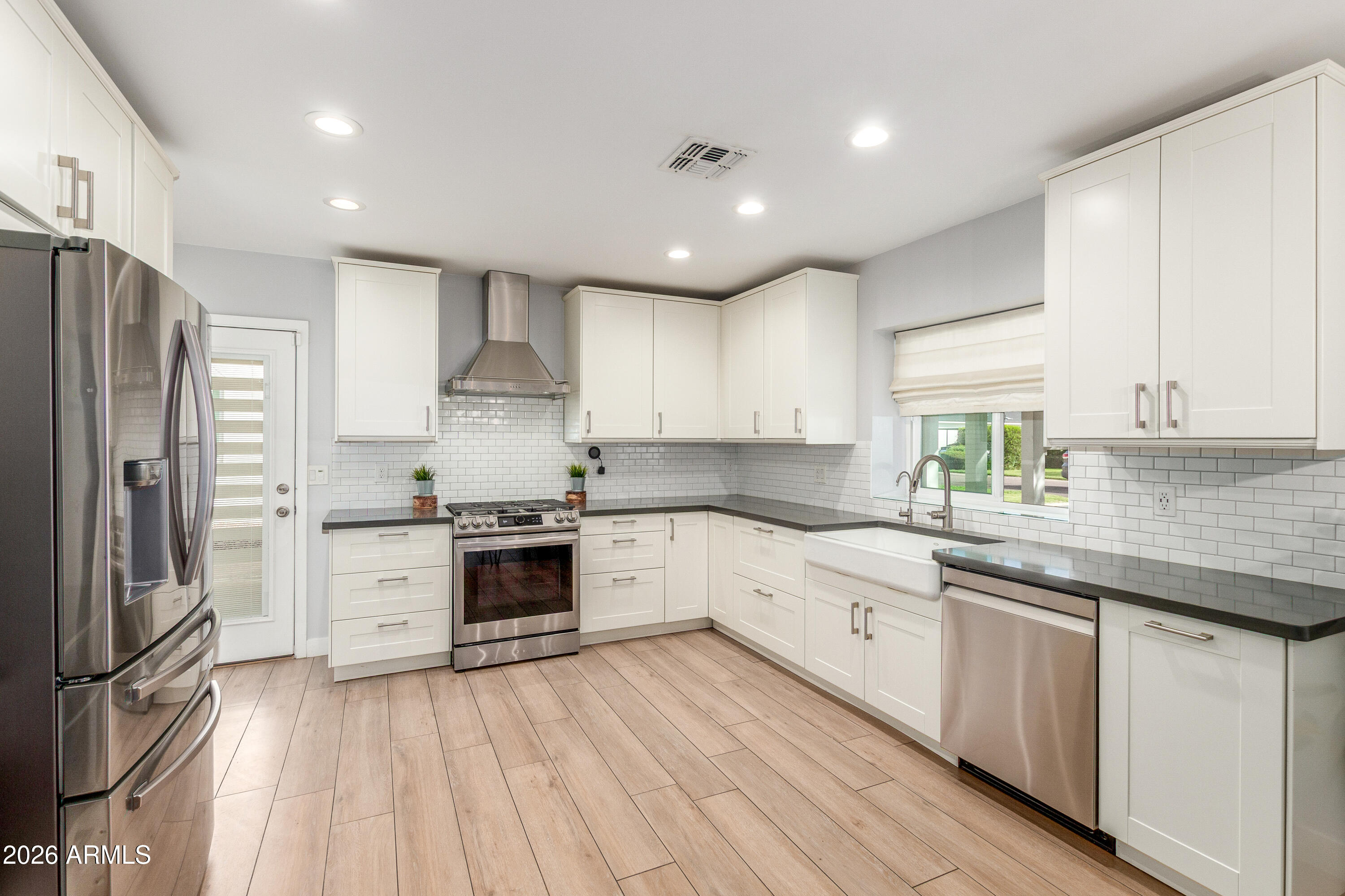 728 East State Avenue Phoenix, AZ 85020 - Photo 9 of 29 Kitchen