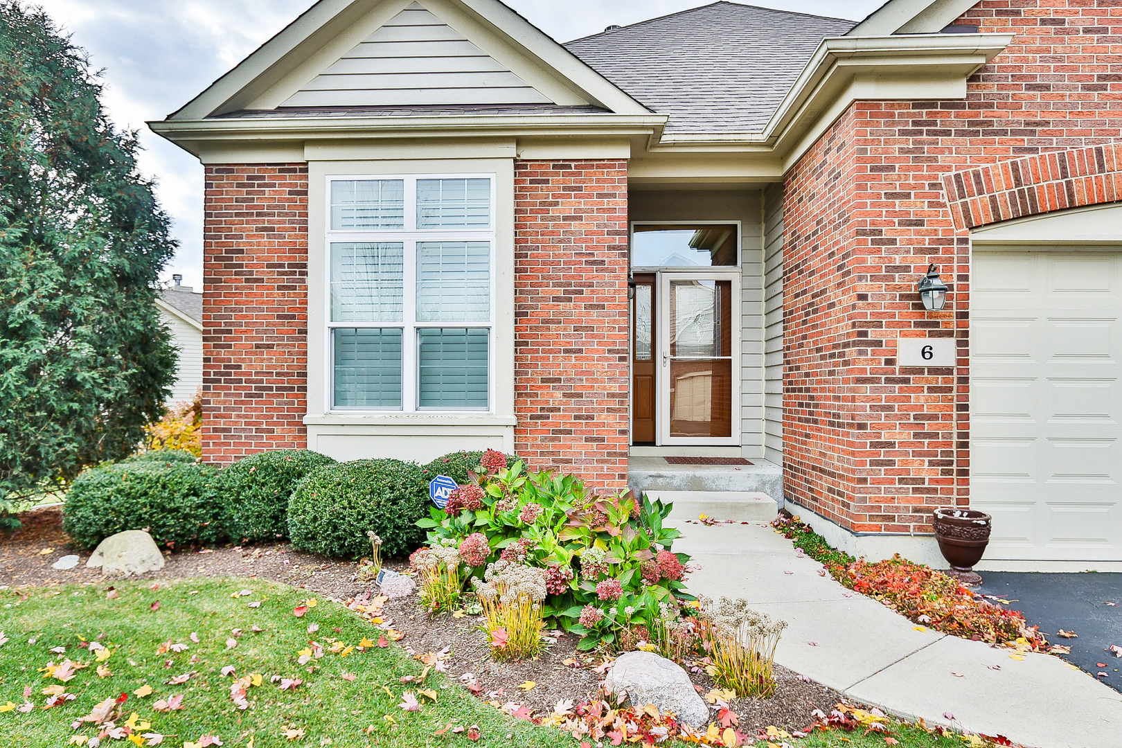 6 Sugar Maple Court Lake In The Hills, IL 60156 - Photo 2 of 35 a front view of a house