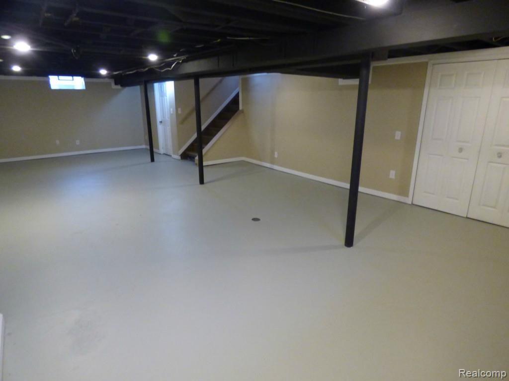 9818 Farmington Road Livonia, MI 48150 - Photo 27 of 34 P1080242.jpg