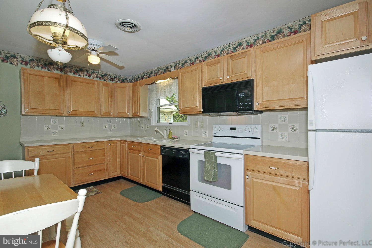 805 Washington Road Westminster, MD 21157 - Photo 4 of 30 Kitchen