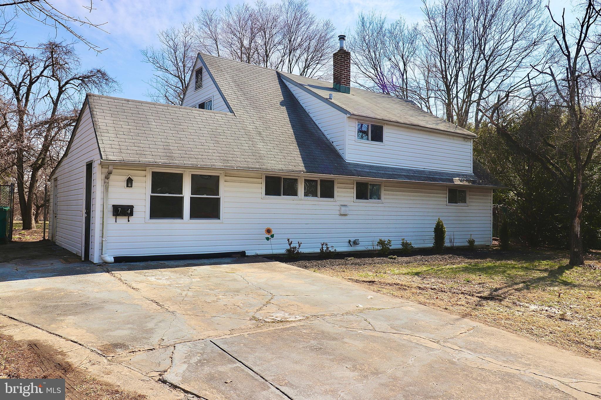74 Goldengate Road Levittown, PA 19057 - Photo 2 of 27