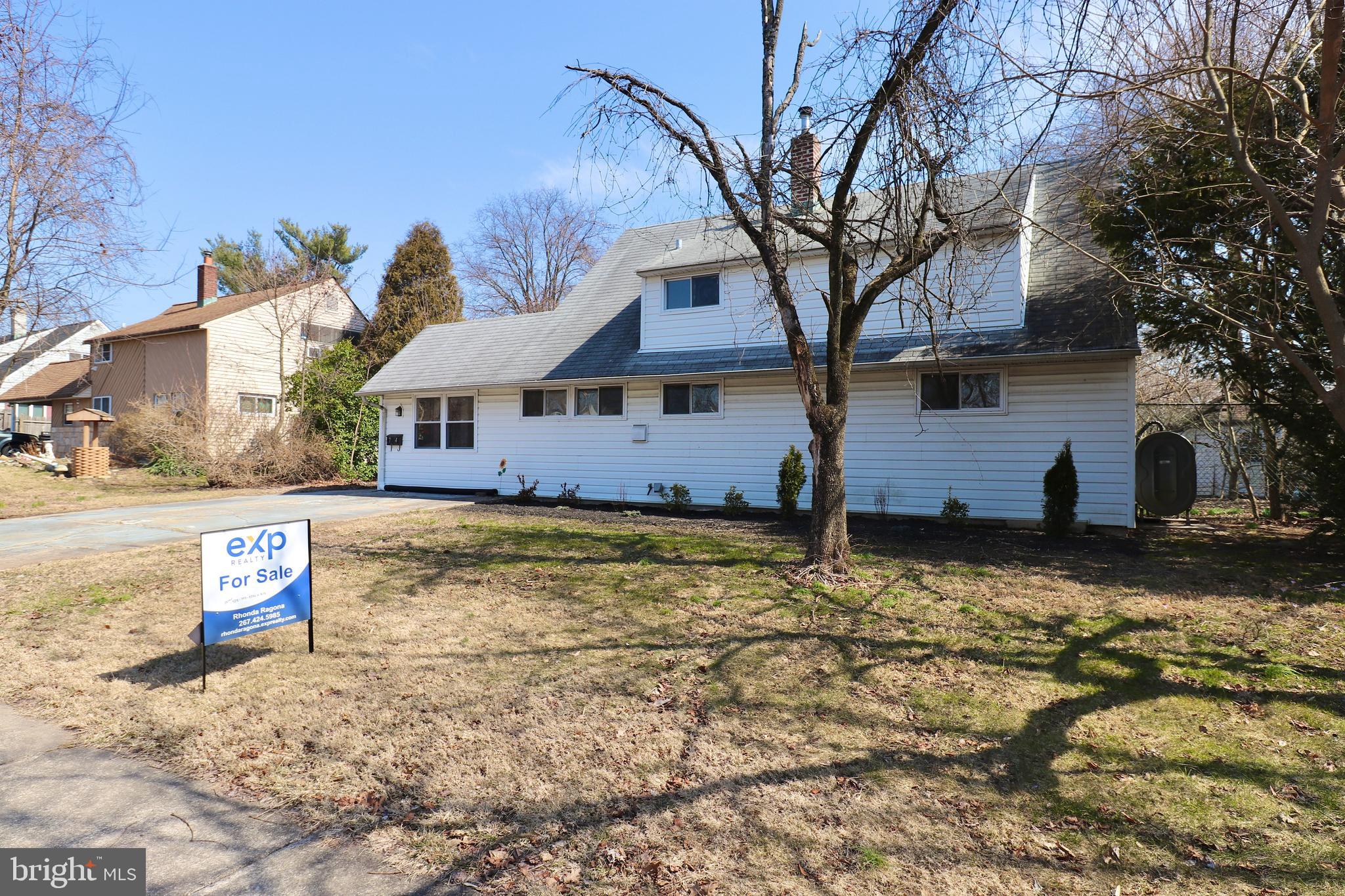 74 Goldengate Road Levittown, PA 19057 - Photo 3 of 27
