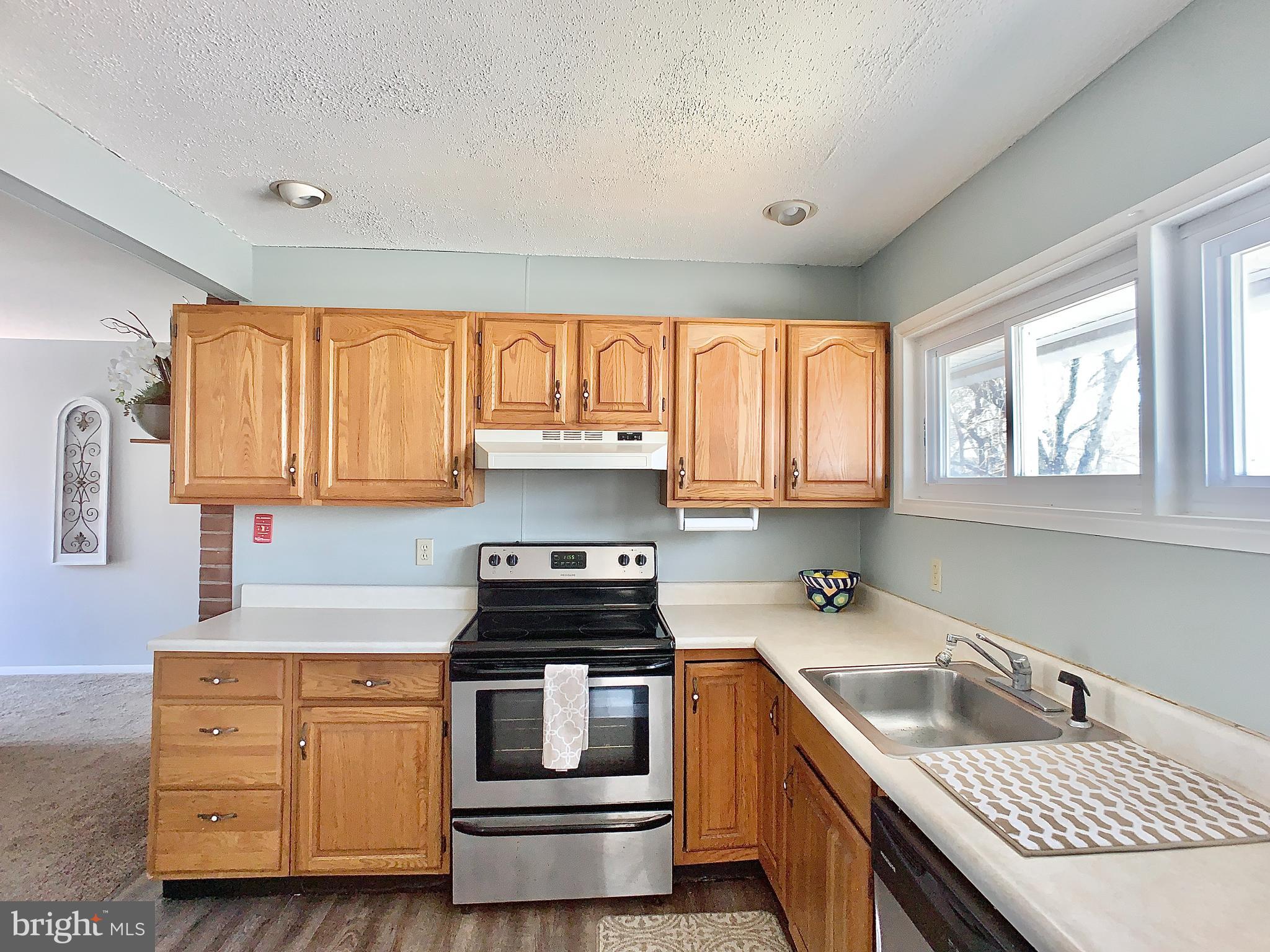74 Goldengate Road Levittown, PA 19057 - Photo 9 of 27 Kitchen