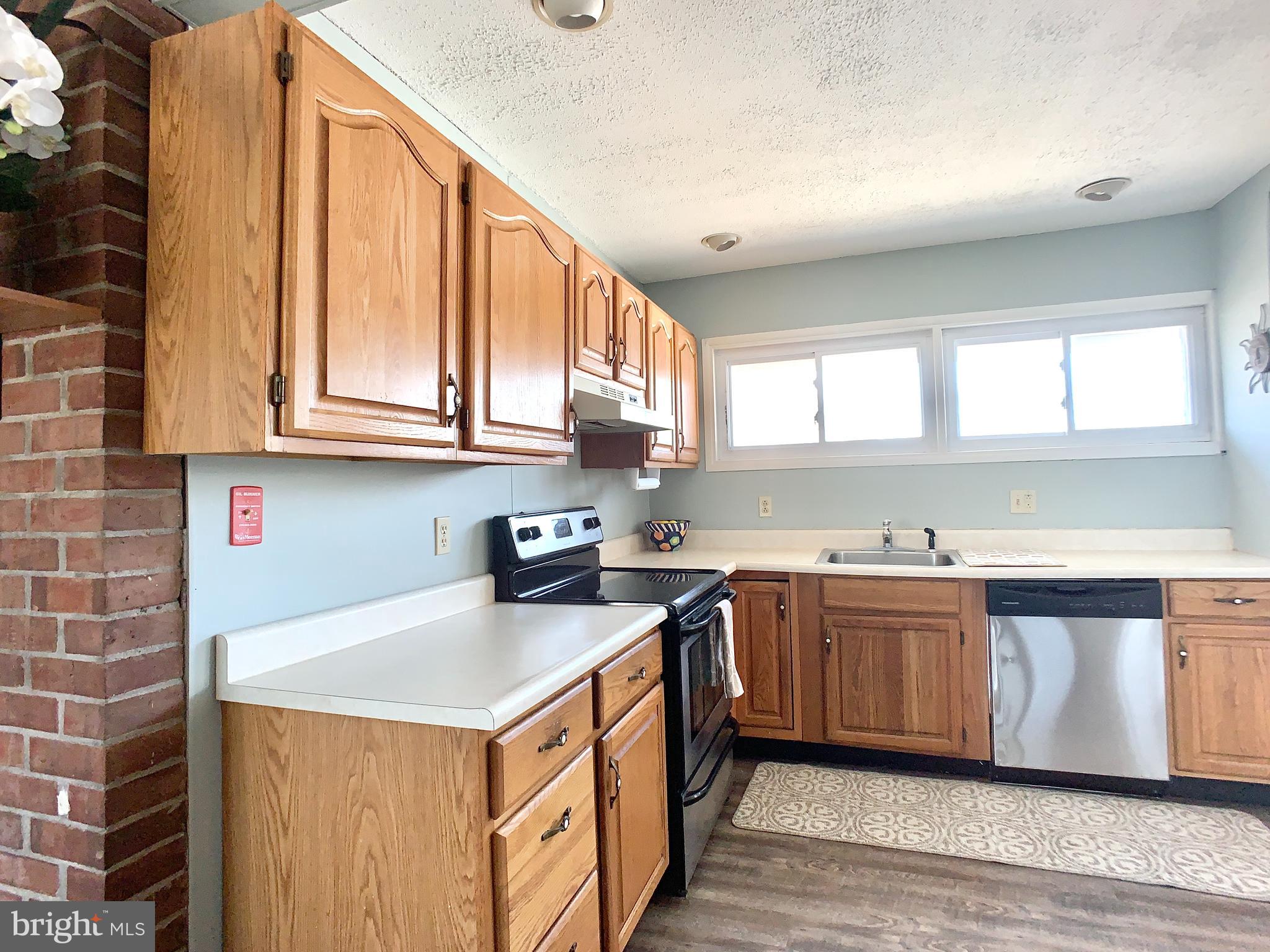 74 Goldengate Road Levittown, PA 19057 - Photo 10 of 27