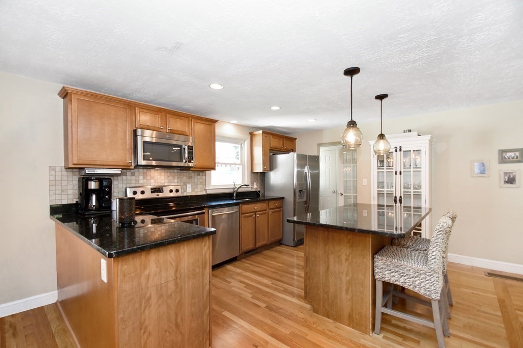 61 Dean Road Wayland, MA 01778 - Photo 7 of 41 Gallery Image 7
