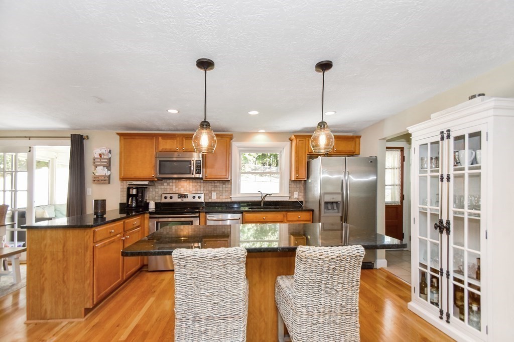 61 Dean Road Wayland, MA 01778 - Photo 8 of 41 Gallery Image 8