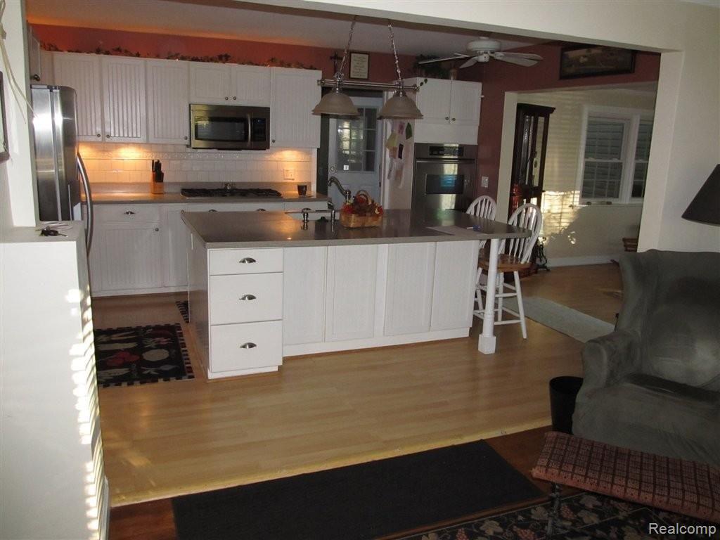 24145 Waltz Road New Boston, MI 48164 - Photo 4 of 37 IMG_2738.JPG