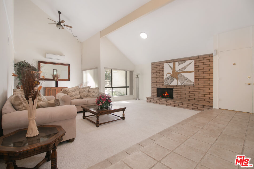 44120 Planet Circle Lancaster, CA 93536 - Photo 4 of 46