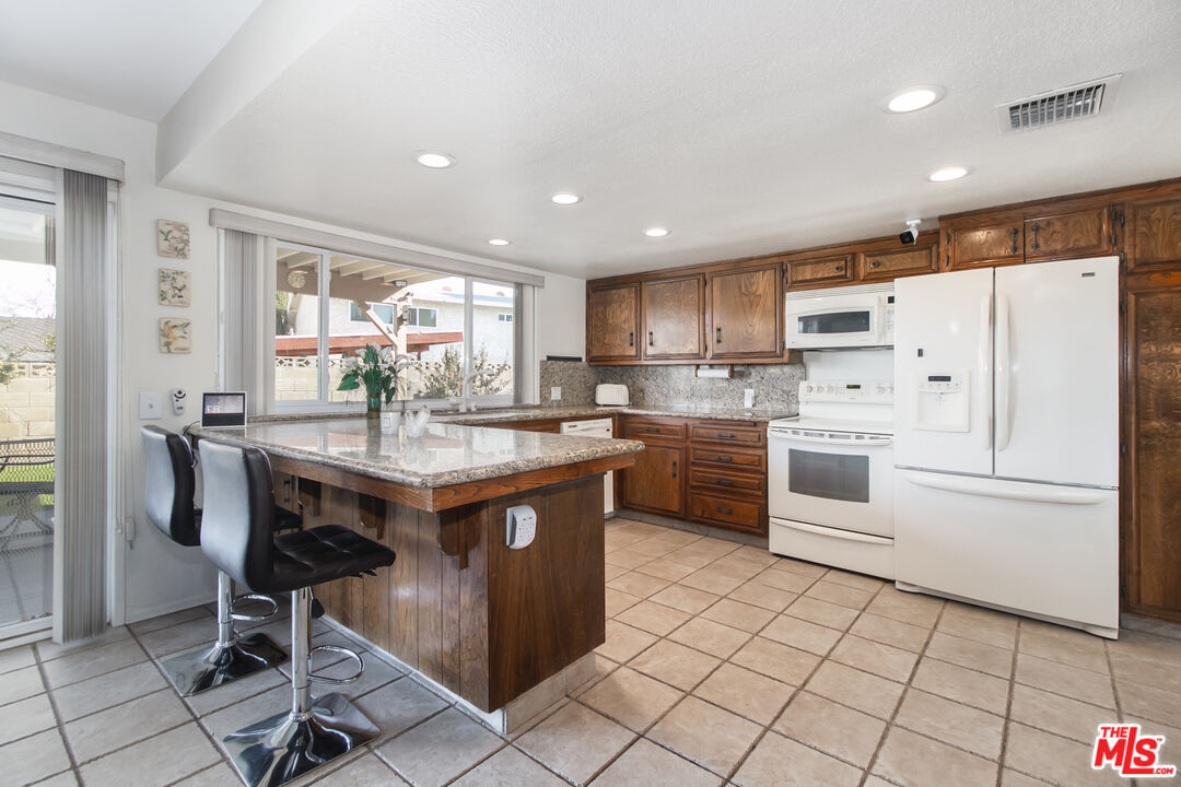 44120 Planet Circle Lancaster, CA 93536 - Photo 7 of 46