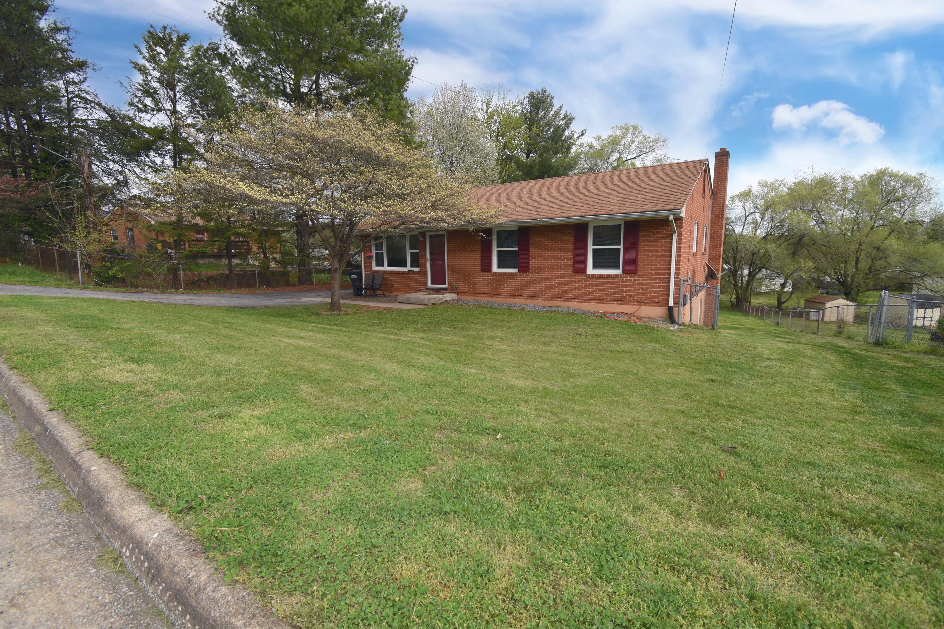 635 Ramada Road Vinton, VA 24179 - Photo 2 of 38 a front view of a house with garden
