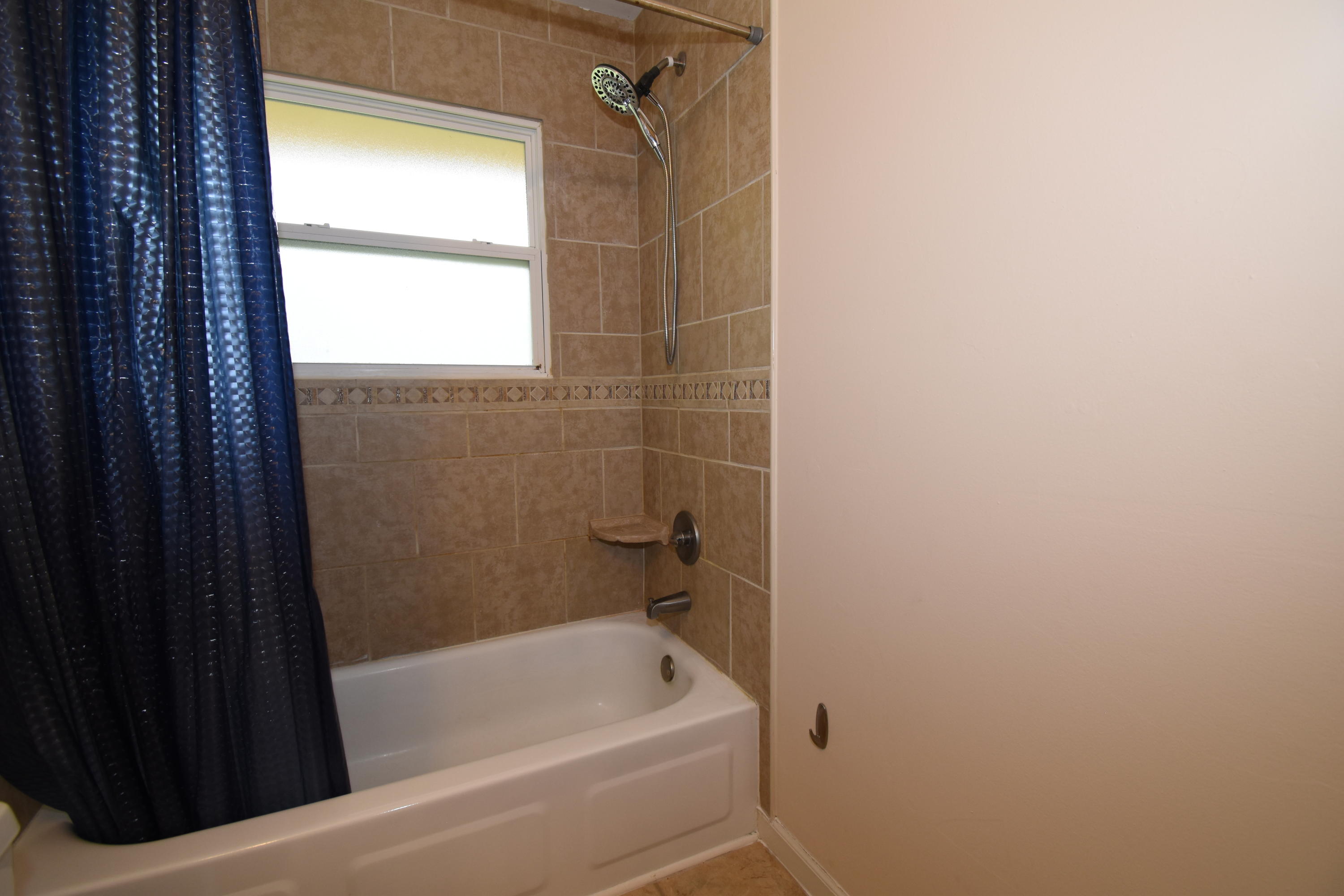 635 Ramada Road Vinton, VA 24179 - Photo 14 of 38 a bathroom with a bathtub and a shower