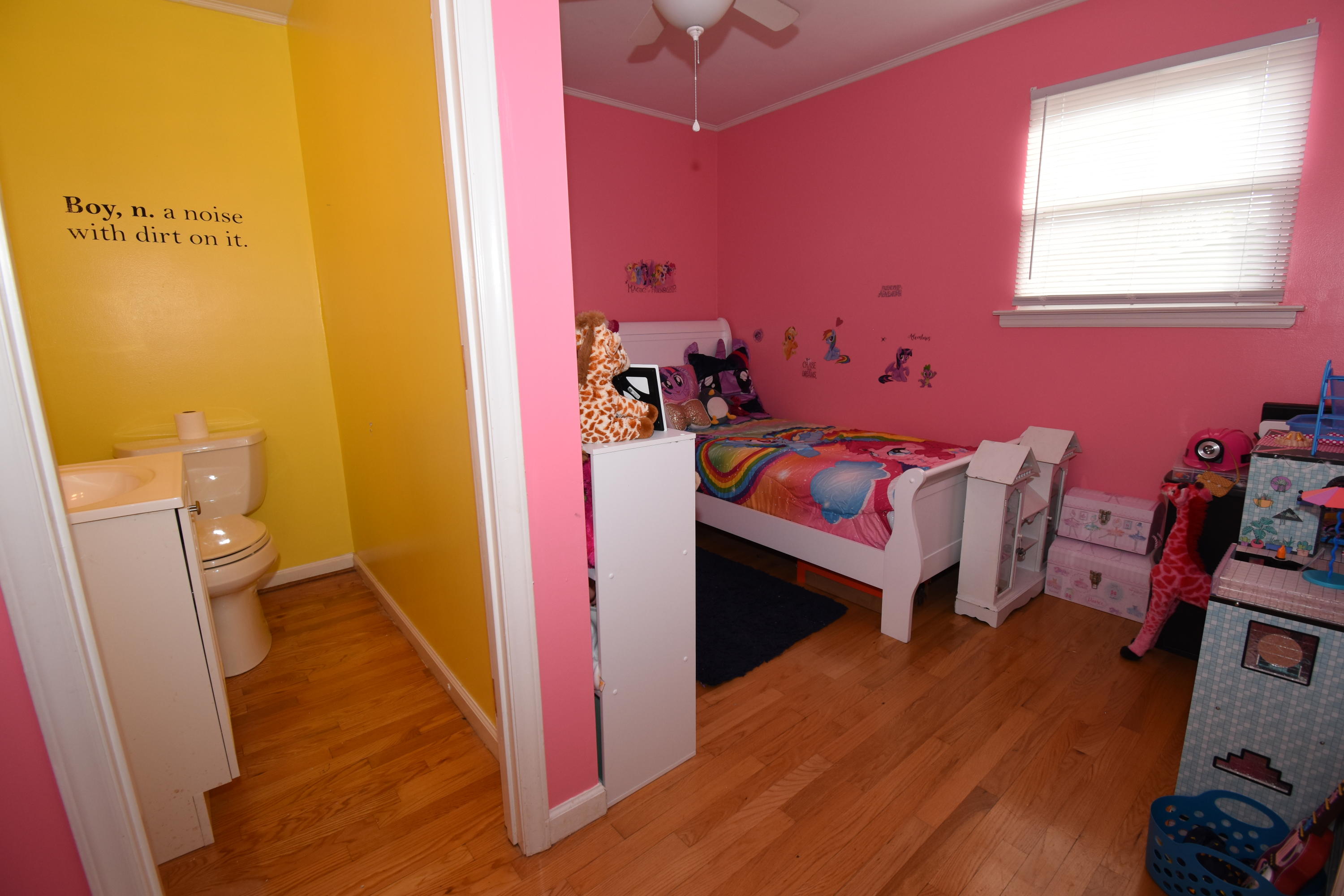 635 Ramada Road Vinton, VA 24179 - Photo 21 of 38 a bed room with a bed and a furniture