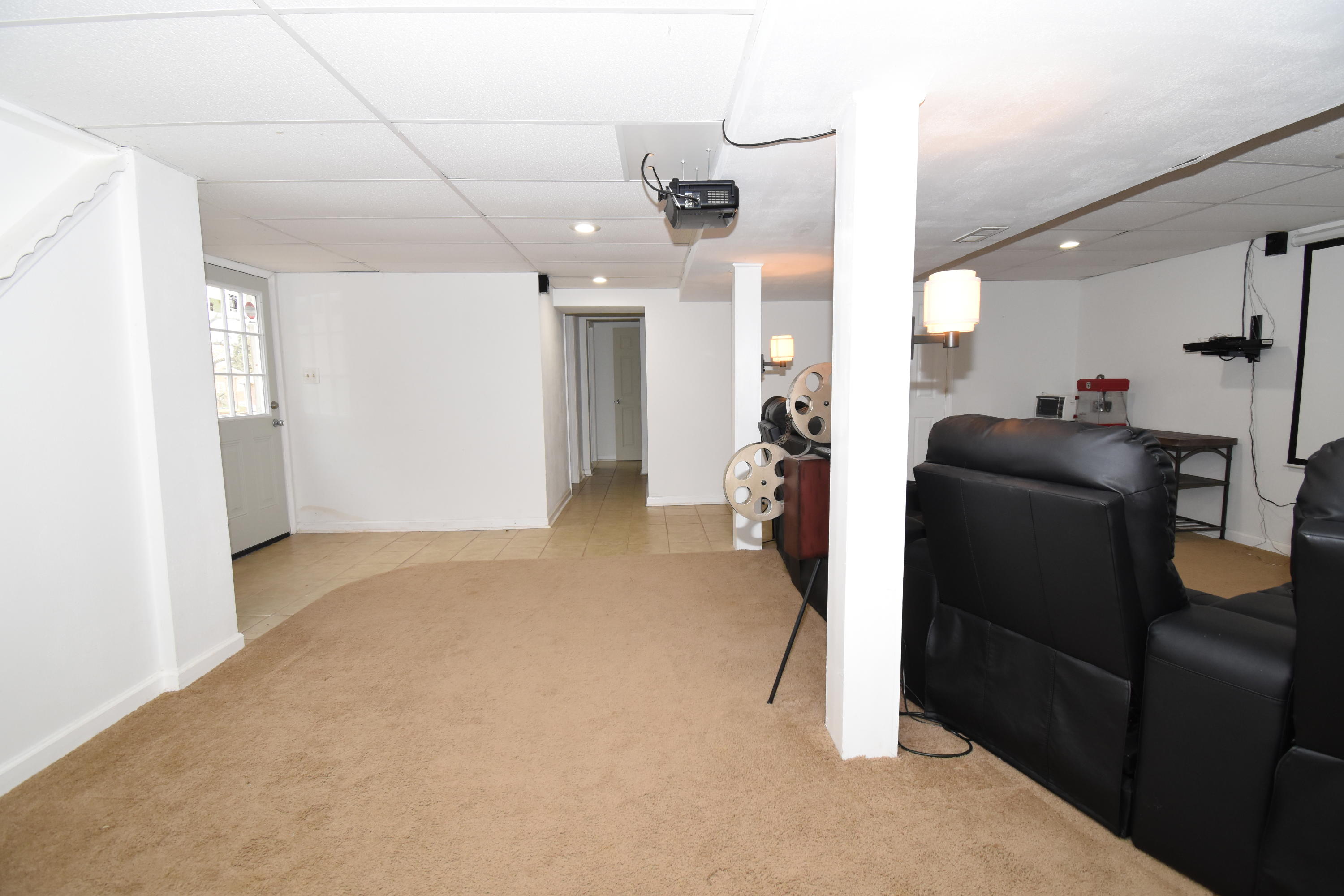 635 Ramada Road Vinton, VA 24179 - Photo 25 of 38 a view of a livingroom with furniture and a ceiling fan