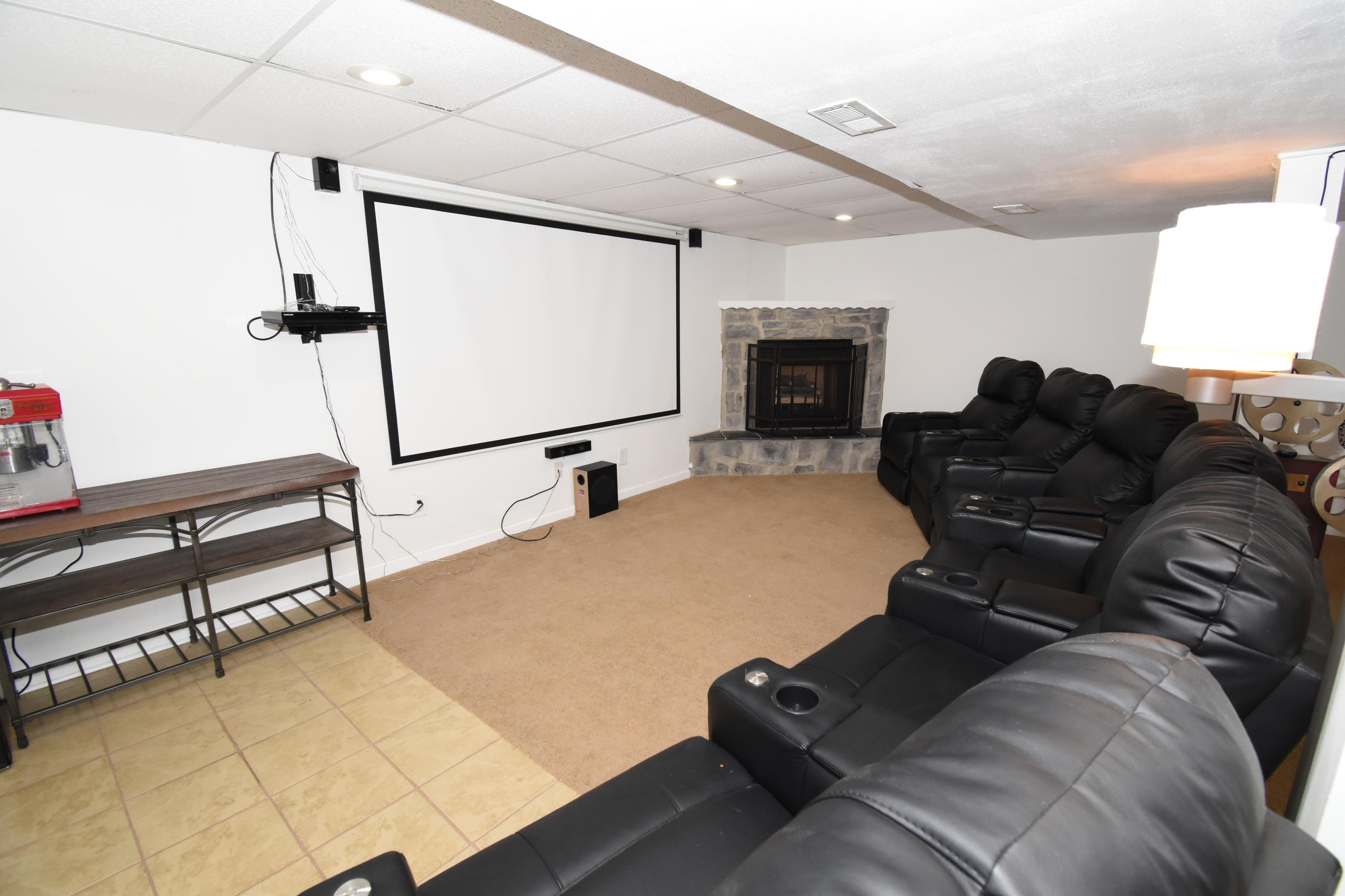635 Ramada Road Vinton, VA 24179 - Photo 26 of 38 a living room with furniture