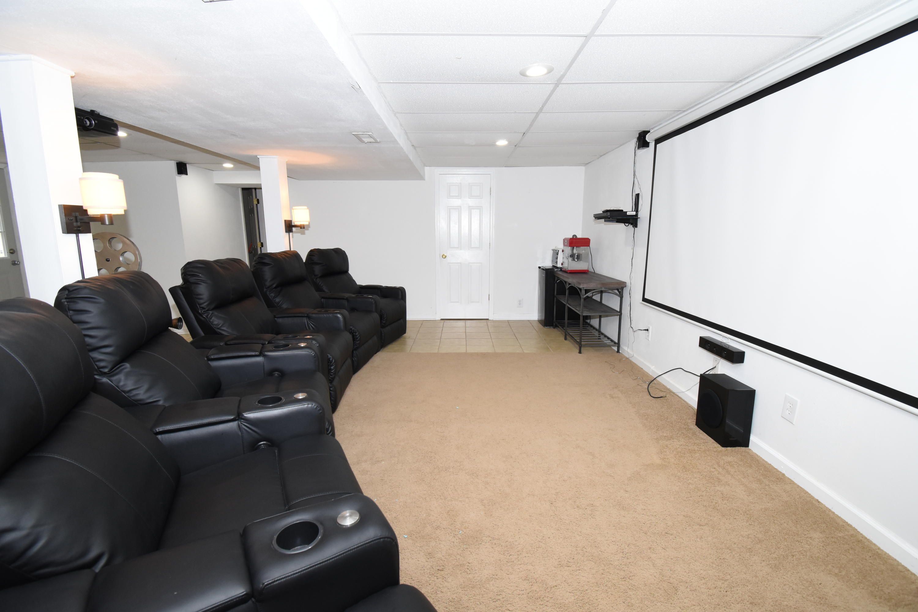635 Ramada Road Vinton, VA 24179 - Photo 28 of 38 a living room with furniture